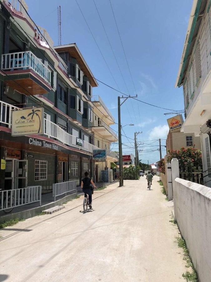 China Town Hotel Caye Caulker Buitenkant foto